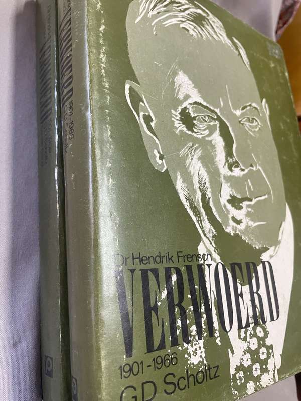 Dr Hendrik French Verwoerd. Eerste en Tweede band. G.D. Scholtz.